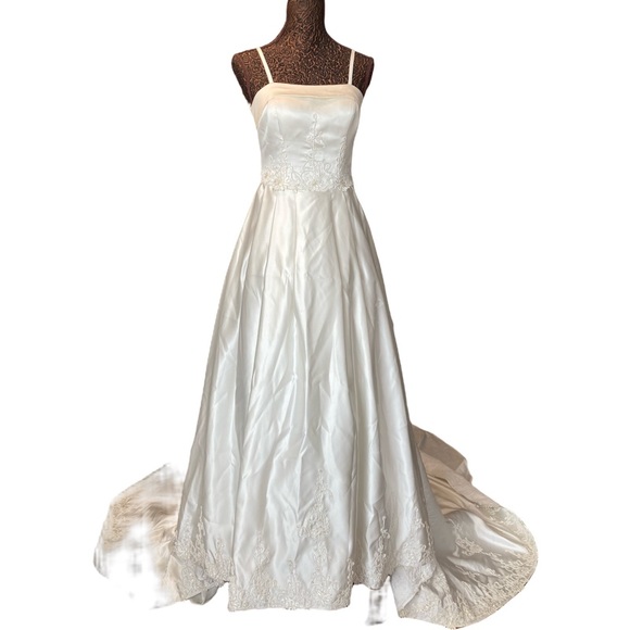 COPY - 🤍Custom tailored Beautiful satin Dress/# 009 - Picture 15 of 16